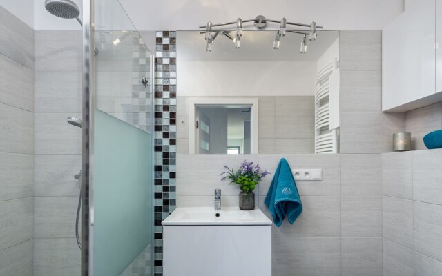 Elite Apartments By the Sea