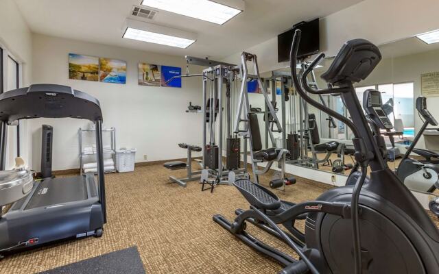 COMFORT INN &amp; SUITES
