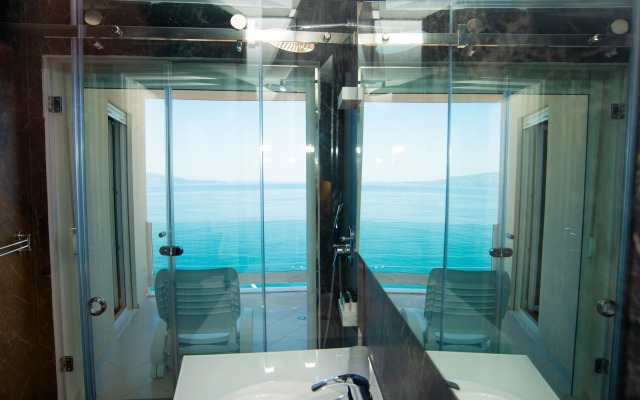 Bougainville Bay Hotel