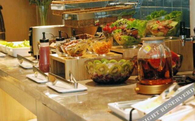 Homeinn Yiju Hotel (Yantai High-Speed Railway Station Red Star Macalline)