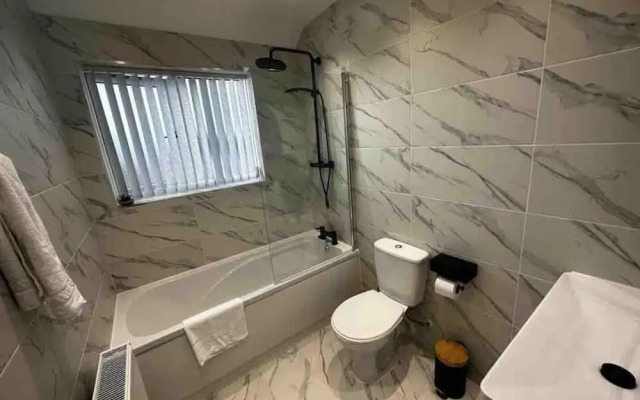 Lovely 3-bed House Near Birmingham Airport & Nec
