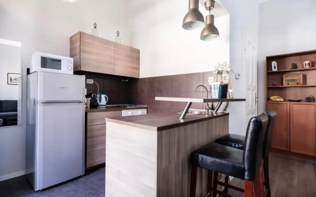 Andrassy Garden Apt in Center
