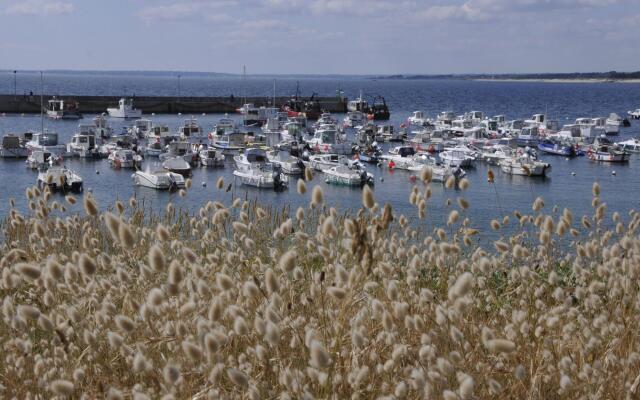 Cosy holiday home with terrace and garden near Quimperlé.