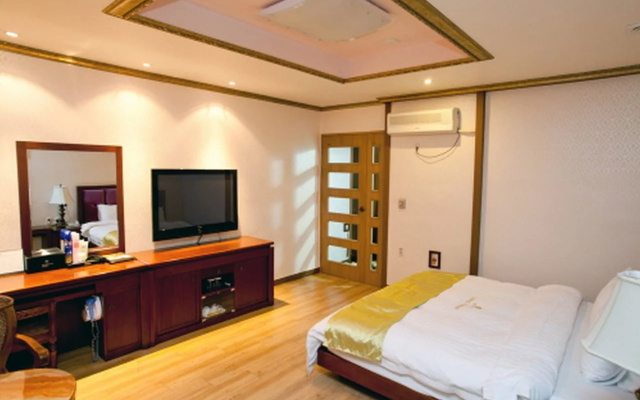 B&Beach Hotel