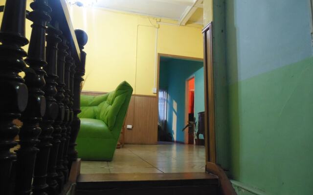 Hostal Tricontinental