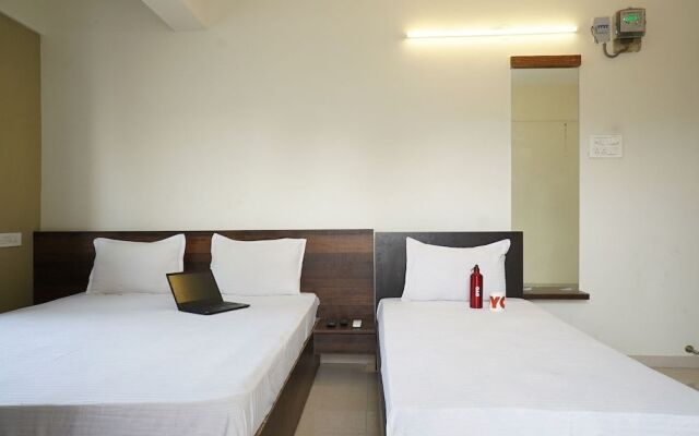 OYO 28029 Living Luxurious Studio Rooms