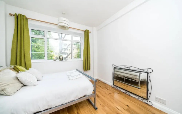NEW 3BD West Kensington Flat Close to City