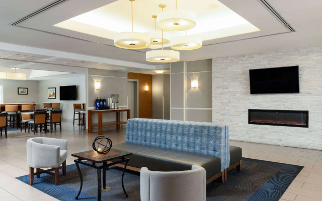La Quinta Inn & Suites by Wyndham Bakersfield North