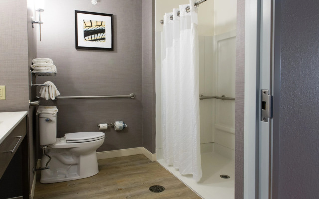 Holiday Inn Bloomington-Airport by IHG