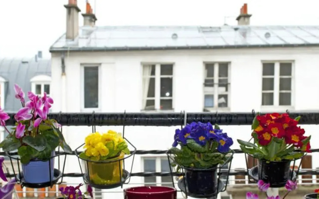 Cozy Montmartre Studio