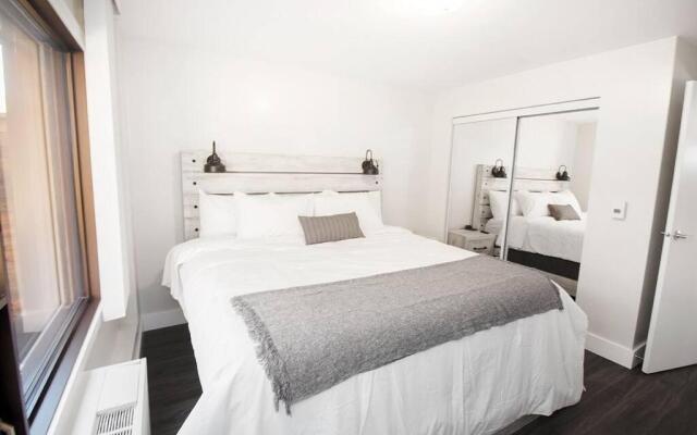One Bedroom Suite With Patio Laundry and Parking