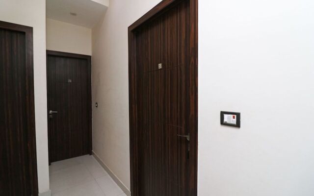 OYO 24879 Royal Taj Home Stay