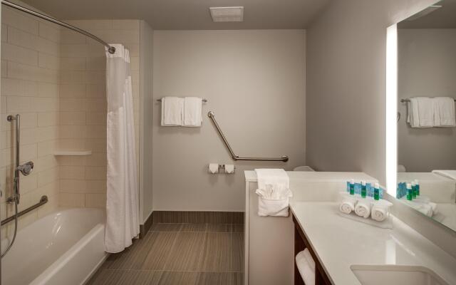 Holiday Inn Express & Suites Terrace by IHG