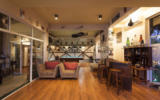 The Albatross, Kandy