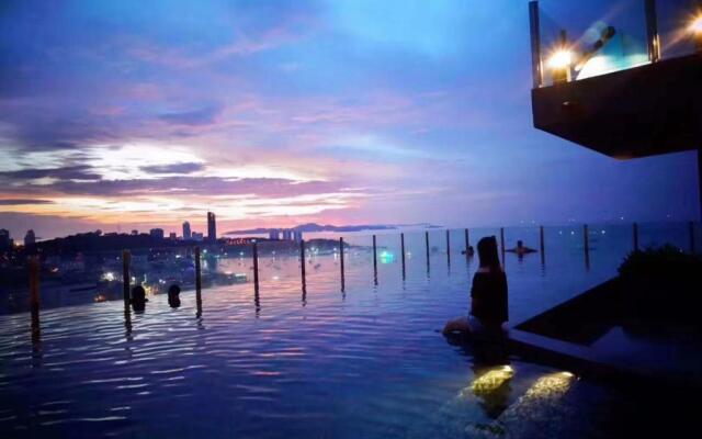 Pattaya Beach Sea View Rooftop Pool Resort