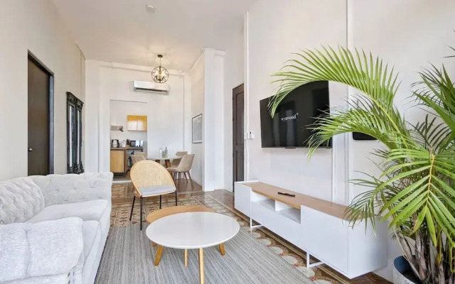 w Upscale 1BR in Casco Viejo