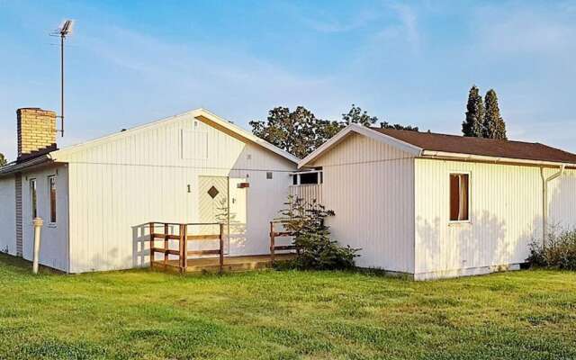 6 Person Holiday Home in Löttorp