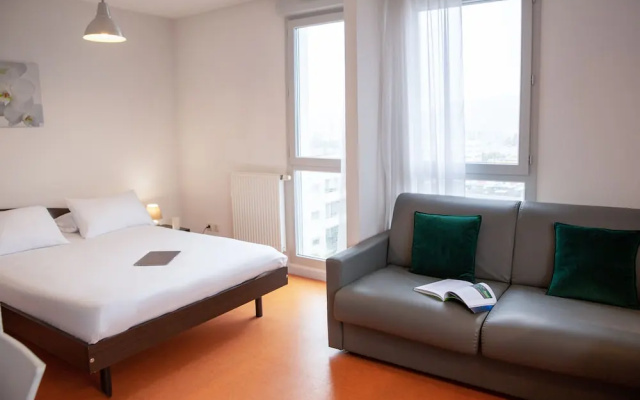 Zenitude Hôtel-Résidences Besançon Les Hauts du Chazal 3*