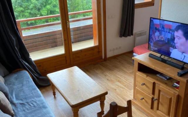 Skis Aux Pieds Station 1800 Dame Blanche