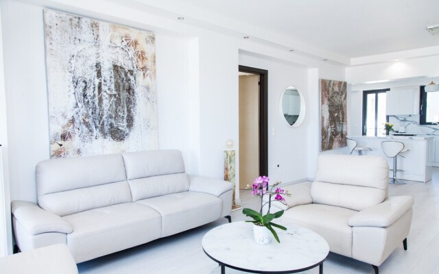 Luxury Apt in the center of Glyfada