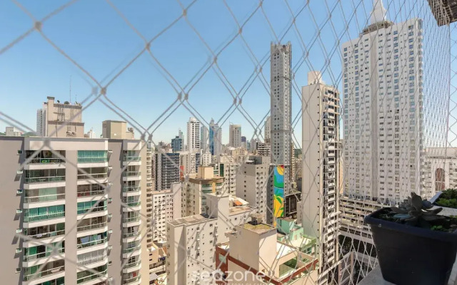 Central Apt Steps From the Beach in BC Cev2304