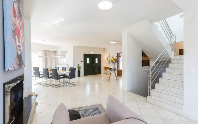 Villa Aelia I Modern & Ideal villa for large group