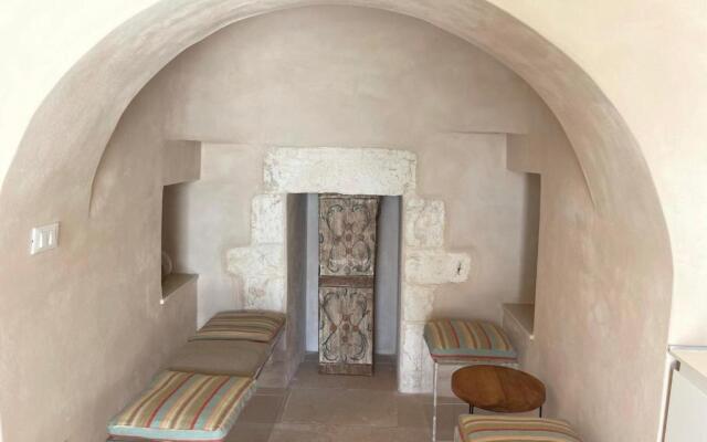 OSTUNI MIRROR trullo and mirror house