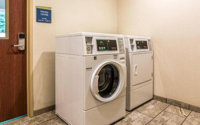 Cobblestone Hotel & Suites - Erie