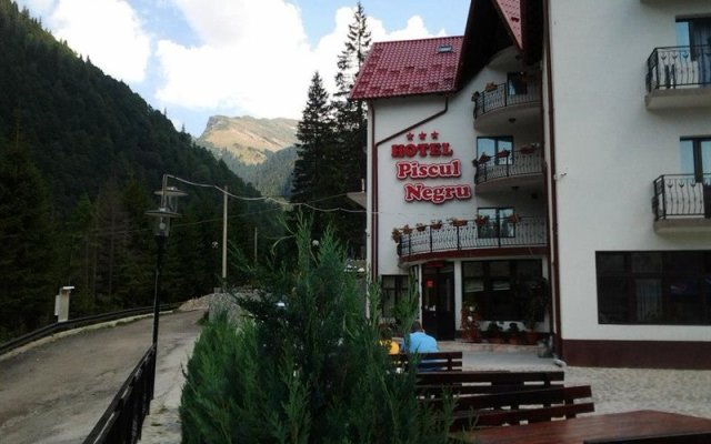 Hotel Piscul Negru