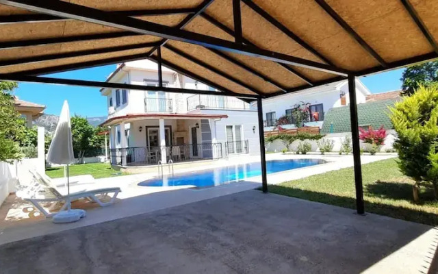 Beautiful 4-bed Villa Beril With Private Pool