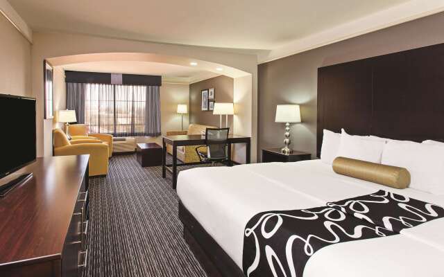 La Quinta Inn & Suites by Wyndham Santa Clarita - Valencia