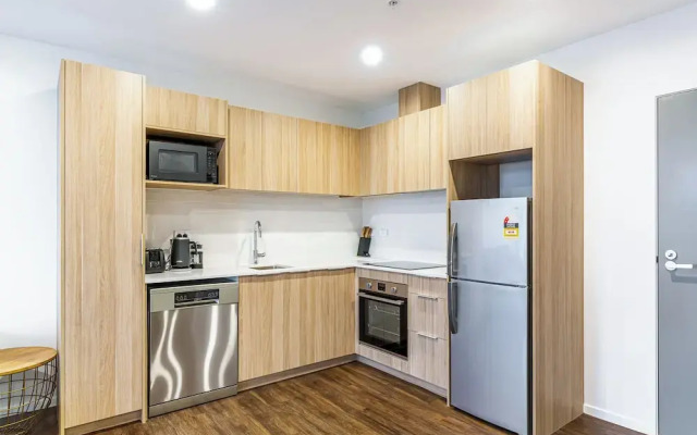 Stunning Ellerslie Apartment + Private Balcony!