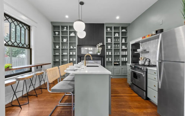 Southern Elegance-private Hot Tub-walk to 12 S