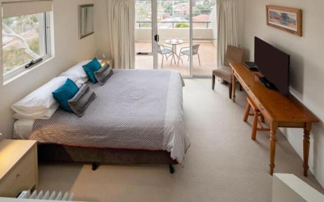 Cascades 18/3 Kurrajong Street