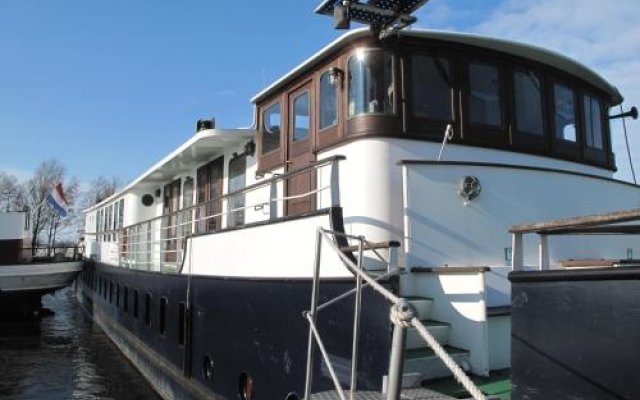 Botel Sailing Home