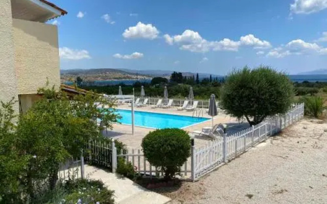 Leonidas Resort