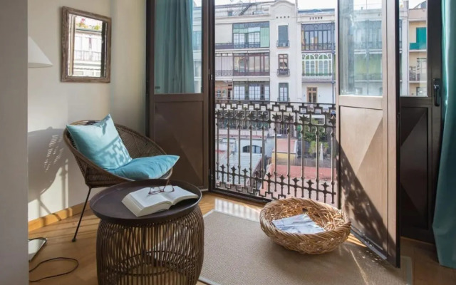 Elegant 3-bedroom Apartment in the Heart of BCN