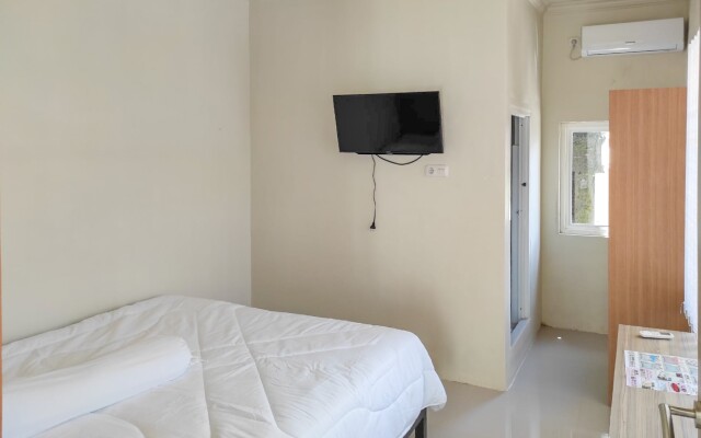 RedDoorz @ Karema Area Mamuju