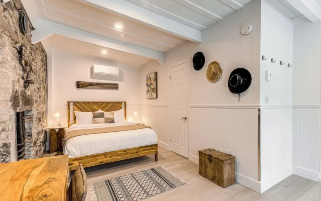 Gorgeous 3 Bedroom 2-floor Old Townhouse