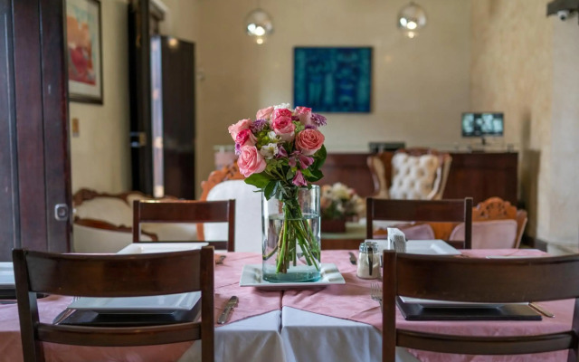 Casa de las Flores Hotel
