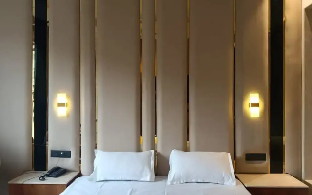 Hotel Maharaja Crest