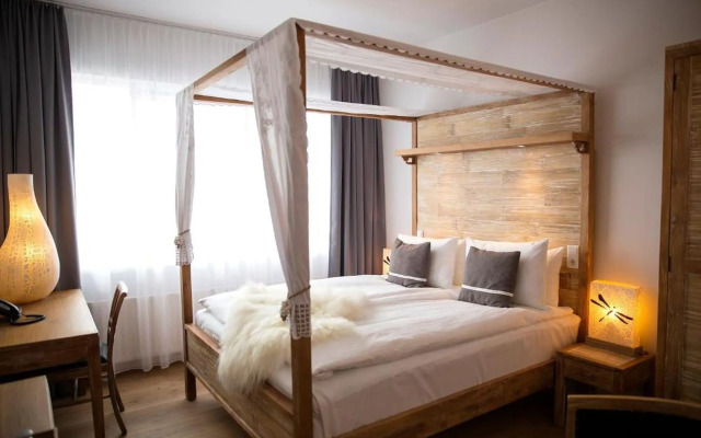 Eyja Guldsmeden Hotel