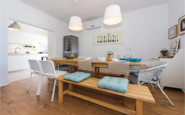Five-Bedroom Holiday home Primosten with Sea view 06