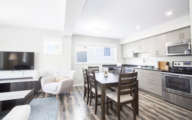 Bright Modern 4bed 2bath Townhouse With Parking