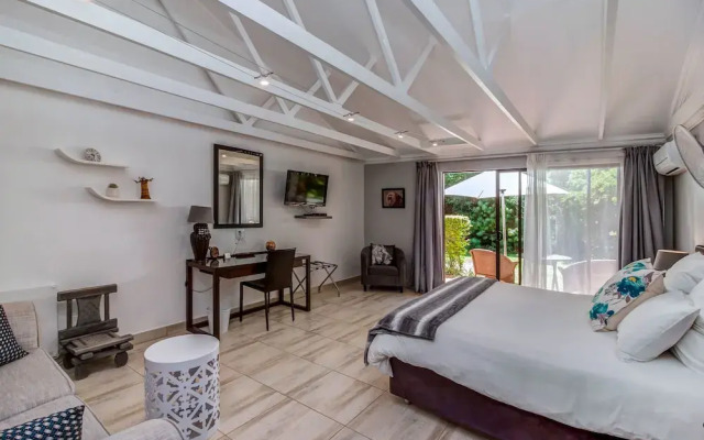 Sitatunga Guest Lodge & Transfers