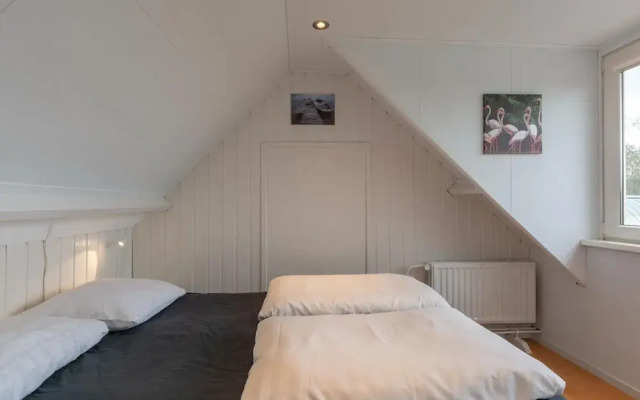 Klaproos, Holiday Home