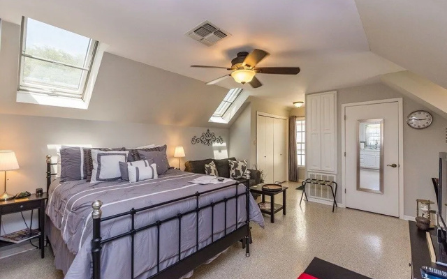 Gastehaus Royal Oaks Studio Bedroom Apts by Redawning