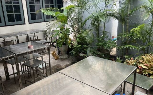 Merry V. Guesthouse