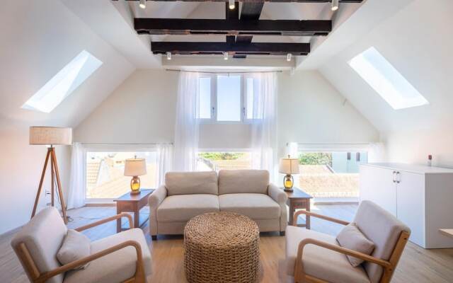 Historic Heartbeat 2BR Townhouse in Central Bliss