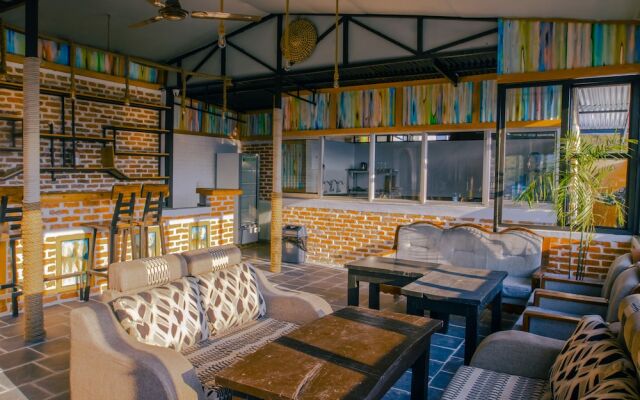 Roamers Inn - Hostel